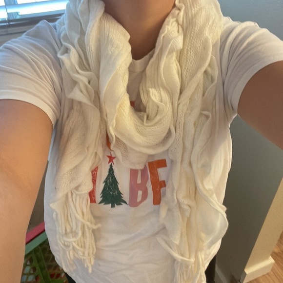 Cute Ruffle Scarf - Picture 3 of 5